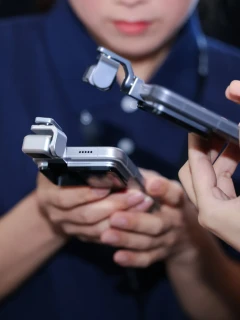 年轻人的第一台“机器人手机”，9999这朋友能交？