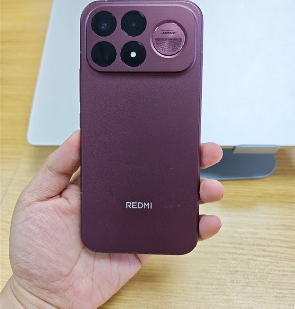 王腾换红米新机：直呼K100 Pro max颜值太高！