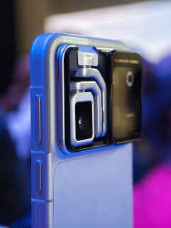 Robot Phone 荣耀店员忽悠我，说至少 14999