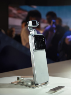 Robot Phone 荣耀店员忽悠我，说至少 14999