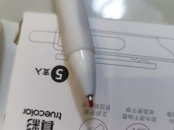 娃点名要的得力ST头按动笔，成了书包里最稳的书写搭子