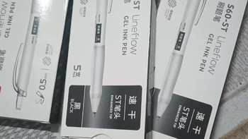 得力 S60-JZ：0.5mm 黑色速干按动，书桌上的低调实力派


