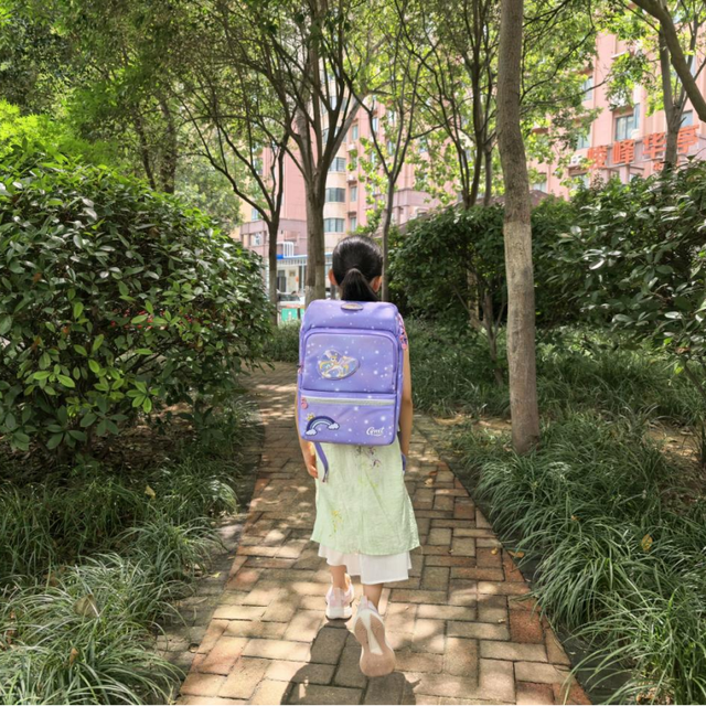 宝妈实测 GMT 护脊书包，从一年级背到小学毕业，书包选轻的真香~