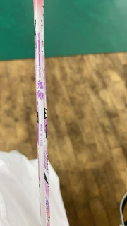 有个喜欢打羽毛球的老婆，七夕礼物肯定少不了一个粉嫩的拍子啊！