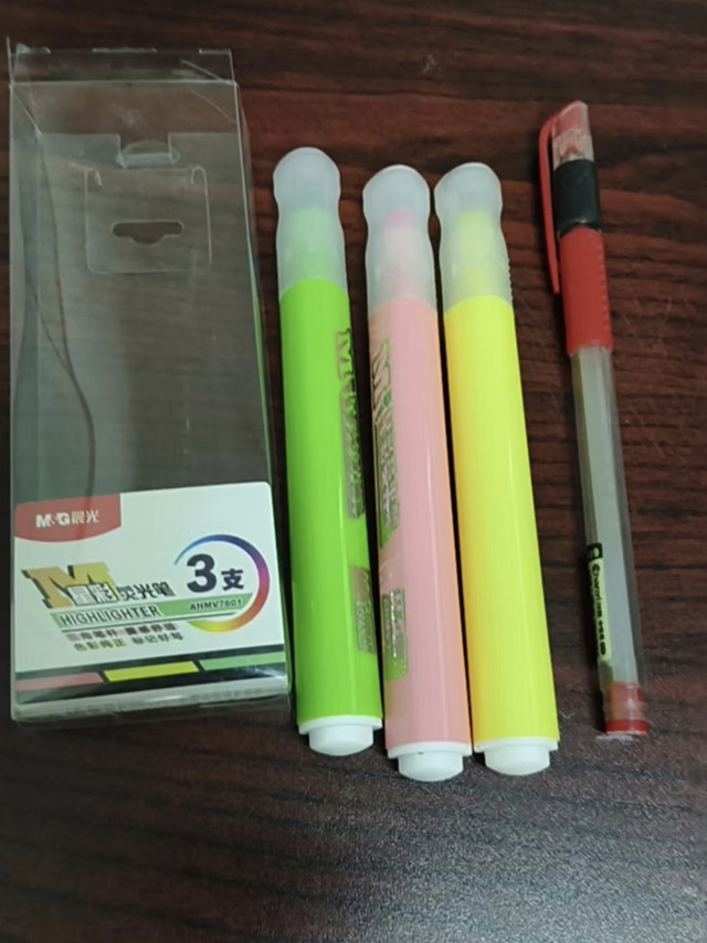晨光星彩荧光笔：平价好用的标记利器