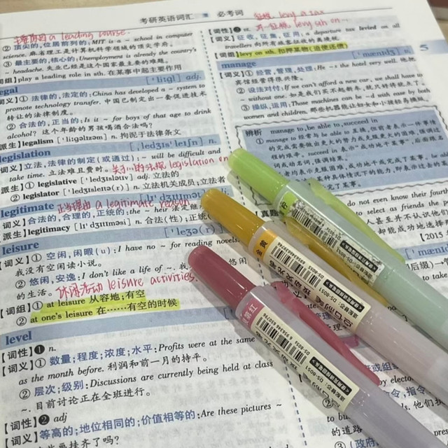 按动式荧光笔，用起来不会手忙脚乱✍️