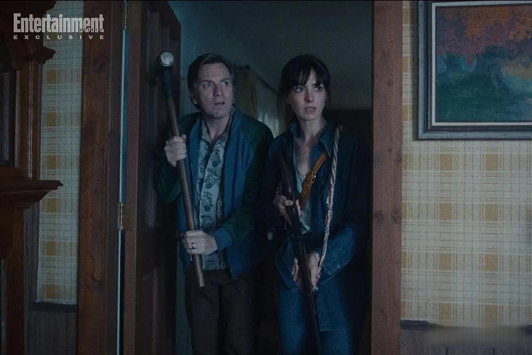 《逃出绝命街》上映，安妮海瑟薇带全家大战史前恐龙