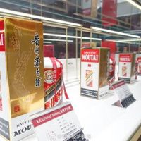 A股消费行业最赚钱公司！贵州茅台发财报：半年公司营收超900亿 日赚2.46亿