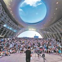 Livehouse票房暴涨45%碾压演唱会，年轻人为何挤爆百人场？