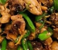 鲜香下饭的青椒炒鸡块