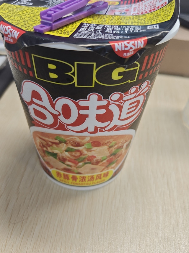 雨天速食轻选择:泡面+雪糕+卤蛋