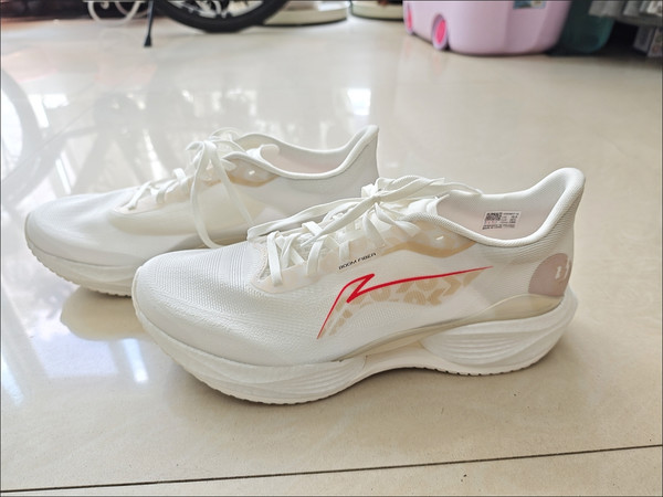 李宁超轻23：夏季轻运动首选