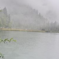 被雨困在川西，先别急着连夜逃：三类景区雨里三种命，和这周上山的窗口