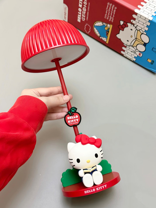 别再送鲜花口红了！这盏Kitty台灯才是送礼天花板