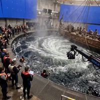 AI满天飞的时代，诺兰花2.5亿拍了部“全用真的”电影，183元票2分钟抢光