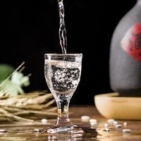 年轻人不喝白酒了？不，他们只是不再为包装买单