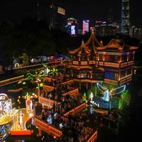 外滩金鱼剧场爆火出圈!这个夏天三处东方美学新地标排队打卡