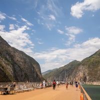 老人坐三峡游轮,认准这4点不踩坑,否则爬楼梯爬到腿打颤