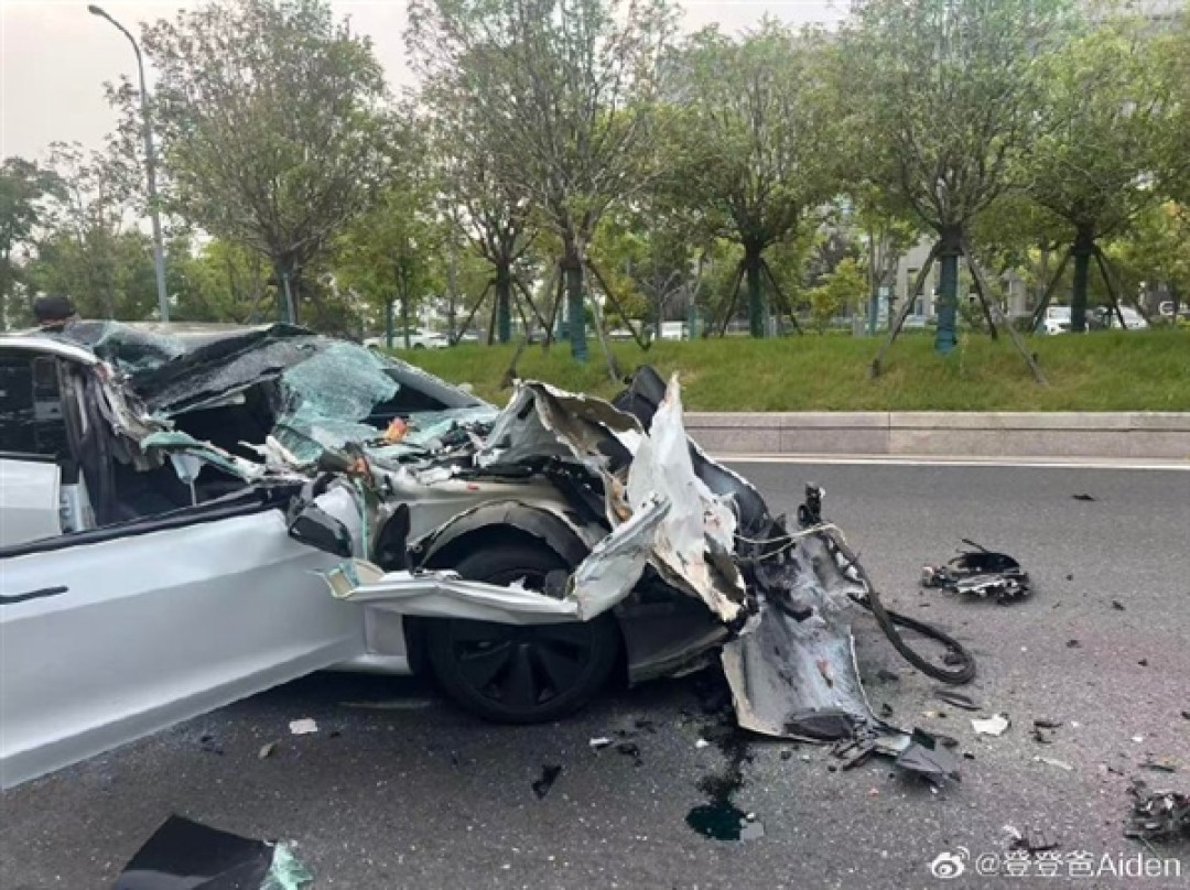 Model 3追尾半挂卡车 驾驶室严重变形但没人受伤:特斯拉中国回应