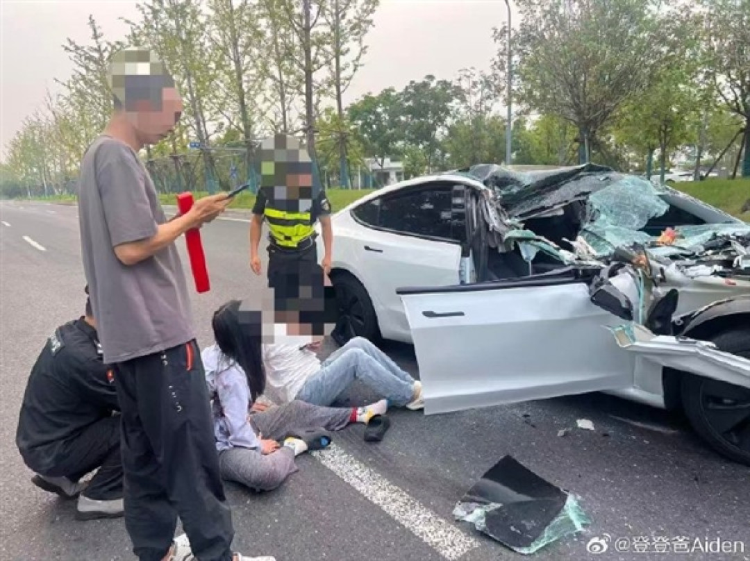 Model 3追尾半挂卡车 驾驶室严重变形但没人受伤:特斯拉中国回应