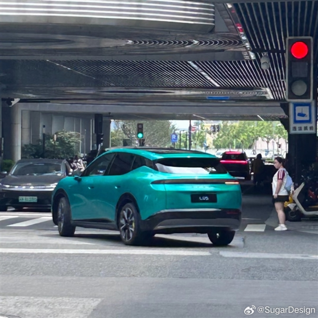 不溜背的中型SUV 小鹏MONA L05实车曝光:起售或低于15万