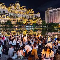贵阳23℃凉都杀疯了!避暑大军攻陷美食街,就为啃这颗土豆
