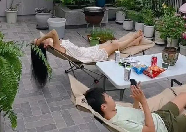 一楼住了5年，卖掉换到了顶楼，发现两者区别很大，还是顶楼好