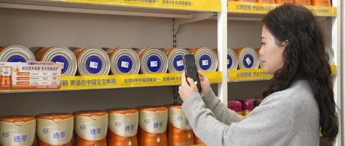 飞鹤奶粉异物反转：焦糊粉实为淀粉，官方称外部引入
