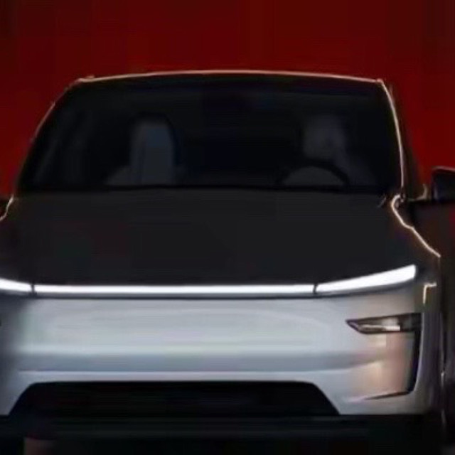 Model Y焕新版突然“会放电”了？海外车主已抢着买转接器