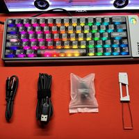 别被灯效骗了！这把"不像游戏键盘"的 BOX-63 才是桌面答案