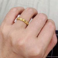 周六福碎冰冰黄金戒指｜开口戒里的“小富即安”