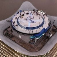 从北外滩百年建筑一路走到白玉兰顶层