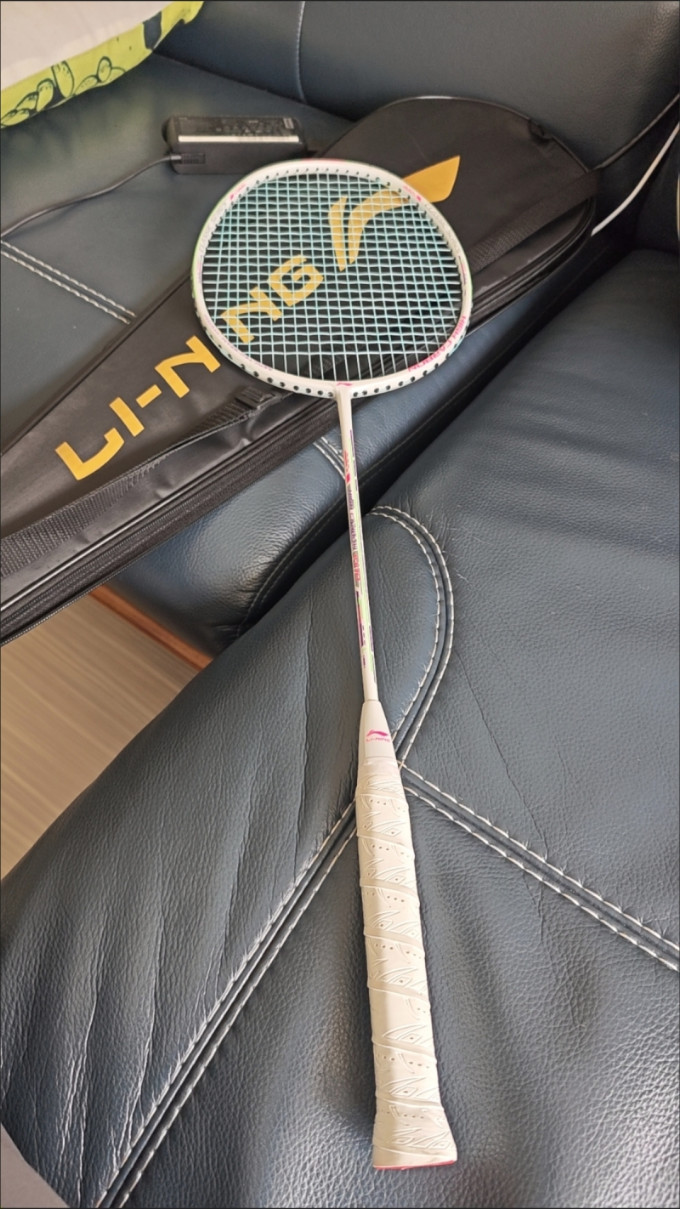 羽毛球具