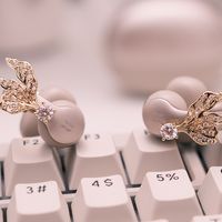 耳夹式耳机天花板!绿联X8金鳞幻梦套装,听歌、运动、办公全能
