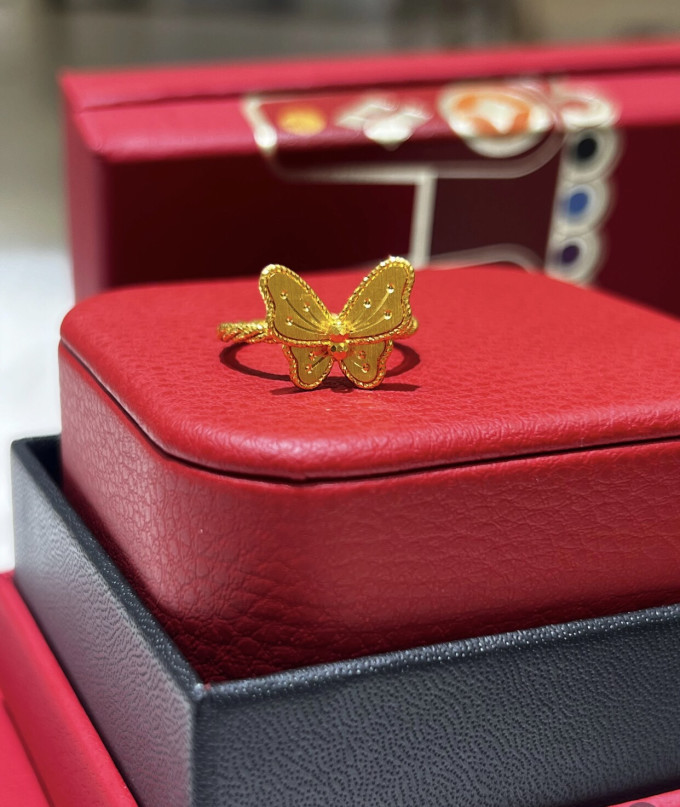 周大福黄金首饰