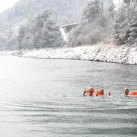 冬泳后热水澡，60岁大爷血管差点爆了！