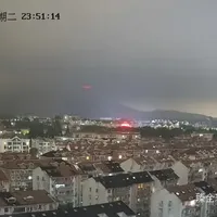 夜间拍车牌一片白？问题不在像素——换摄像头之前，先搞懂车牌上的"反光"