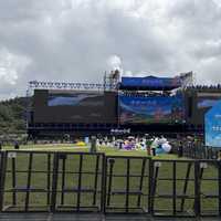 仙女山不让扶栏杆,成都场地变泥潭:音乐节集中祛魅后,买票前该查的5件事都在这了