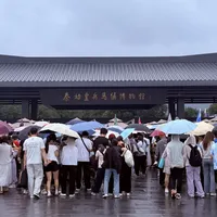 兵马俑停电,游客摸黑看俑,不退款只给两年内免费再来:国家文物局紧急通知后,暑假最后两周逛博物馆先查这三类风险