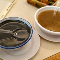 排队4小时吃一碗28元的绵绵冰，值吗？把这家网红糖水的账算完，结论分三种