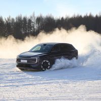 奥迪E7X上市首月破4000台，但店里八成客户对比的是Model Y：「同价买奥迪还是小米」这场仗，一开始就打错了对象