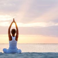 瑜伽垫厚度怎么选？初学者加厚款、进阶选薄款，一文说清不同场景适配