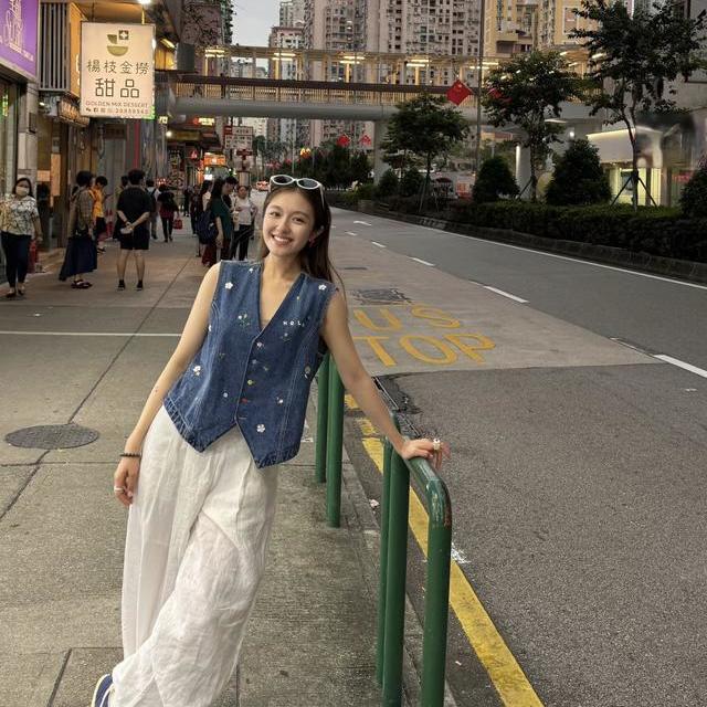 不出城也能假装在外地：2026都市度假穿搭公式，太随意像买菜太正式像上班