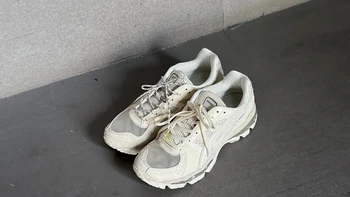 余文乐的三方联名这周日发售：有人说它就是双小白鞋，冲亚瑟士12.1前先搞清三件事