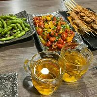 “啤水”争议吵翻天：配料表有大米就是差酒？三派说法挨个查了一遍