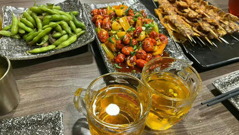 “啤水”争议吵翻天：配料表有大米就是差酒？三派说法挨个查了一遍