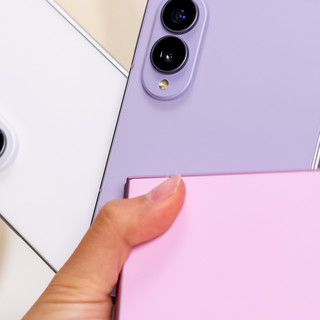 折叠屏手机推荐：Galaxy Z8系列把大屏、便携与自拍需求分开回答