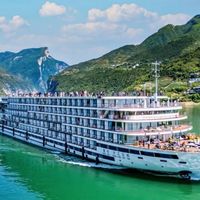 三峡新船大乱斗！2025-2026年新下水游轮一文全对比，老人小孩情侣照着选