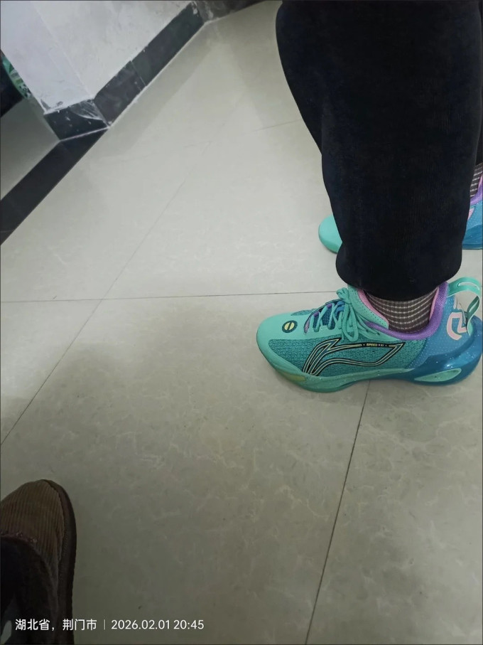 李宁篮球鞋