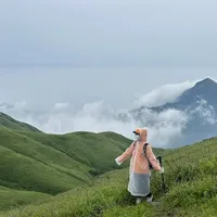 68块的雨衣被老驴喊无敌，几千块的冲锋衣里外全湿：翻了30多篇淋雨帖，才搞懂夏天雨具的钱该怎么花